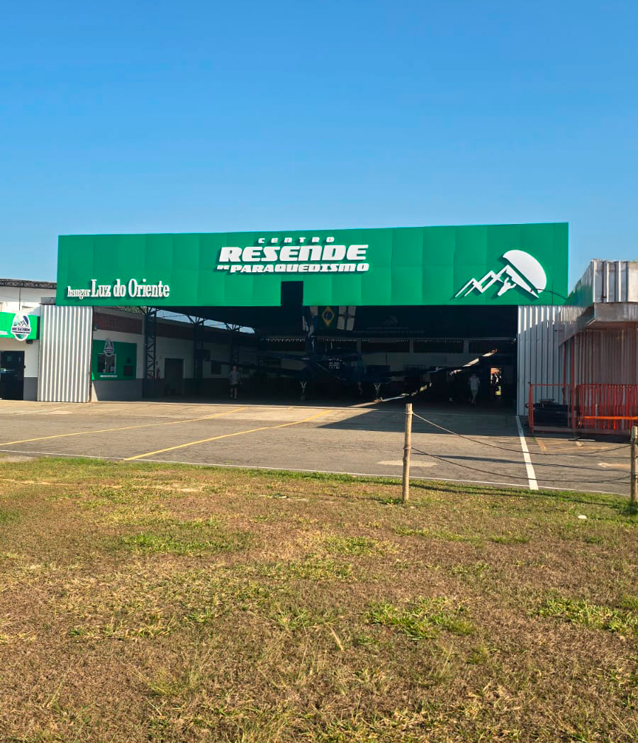 Escola Resende paraquedismo hangaragem